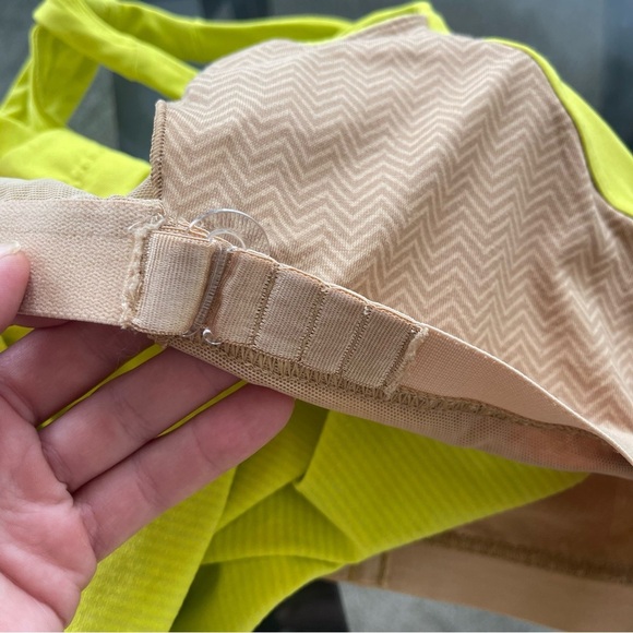 Lululemon Fitted Tank Yellow Stripes Size 6 Yoga Gym Top Sleeveless - Picture 7 of 7